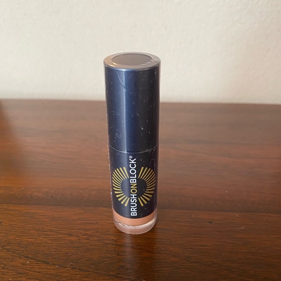 Brush on block sunshine SPF 30 protective lip oil nude - Picture 2 of 3